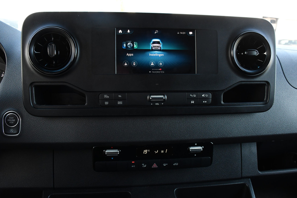 Mercedes-Benz Sprinter 317 1.9 CDI L2H2 RWD Black Edition Camera, Cruise, Carplay, LED, 170pk, Automaat, 3500kg Trekhaak, Stoelverwarming, Mbux, Uniek! 20