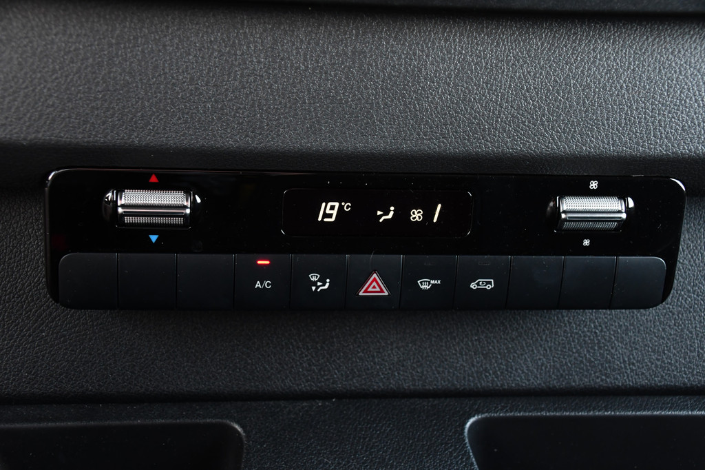 Mercedes-Benz Sprinter 317 1.9 CDI L2H2 RWD Black Edition Camera, Cruise, Carplay, LED, 170pk, Automaat, 3500kg Trekhaak, Stoelverwarming, Mbux, Uniek! 21