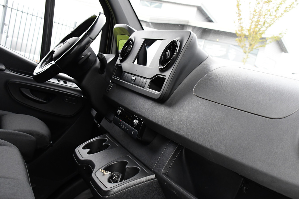 Mercedes-Benz Sprinter 317 1.9 CDI L2H2 RWD Black Edition Camera, Cruise, Carplay, Standkachel, LED, Automaat, Stoelverwarming, Trekhaak, Uniek! 8