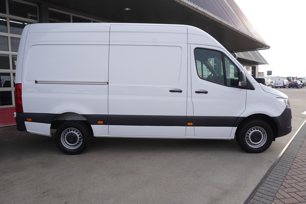 Mercedes-Benz Sprinter 317 170pk CDI L2H2 Nr. V126 | Airco | Cruise | camera 3
