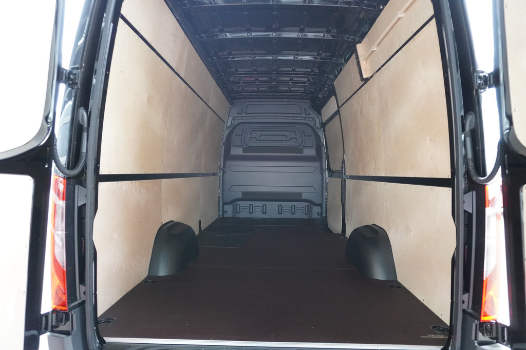 Mercedes-Benz Sprinter 317CDI 170PK L3H2 RWD Automaat Bumpers in de kleur Nr. V105 | Airco | Navi | Cruise | Camera | All season | LM velgen 10