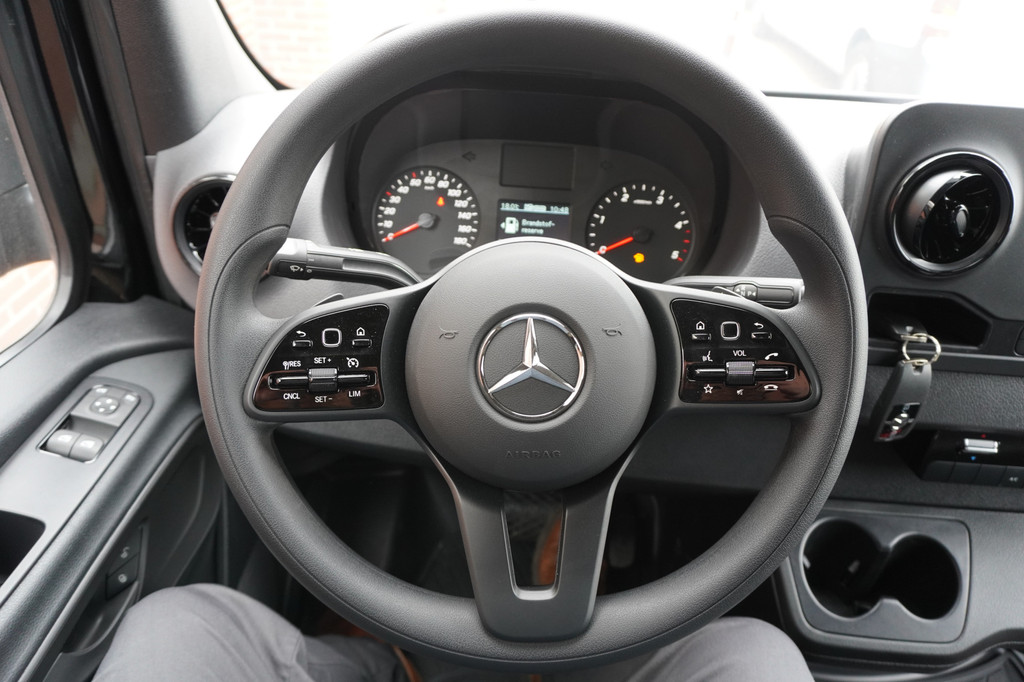 Mercedes-Benz Sprinter 317CDI 170PK L3H2 RWD Automaat Bumpers in de kleur Nr. V105 | Airco | Navi | Cruise | Camera | All season | LM velgen 14