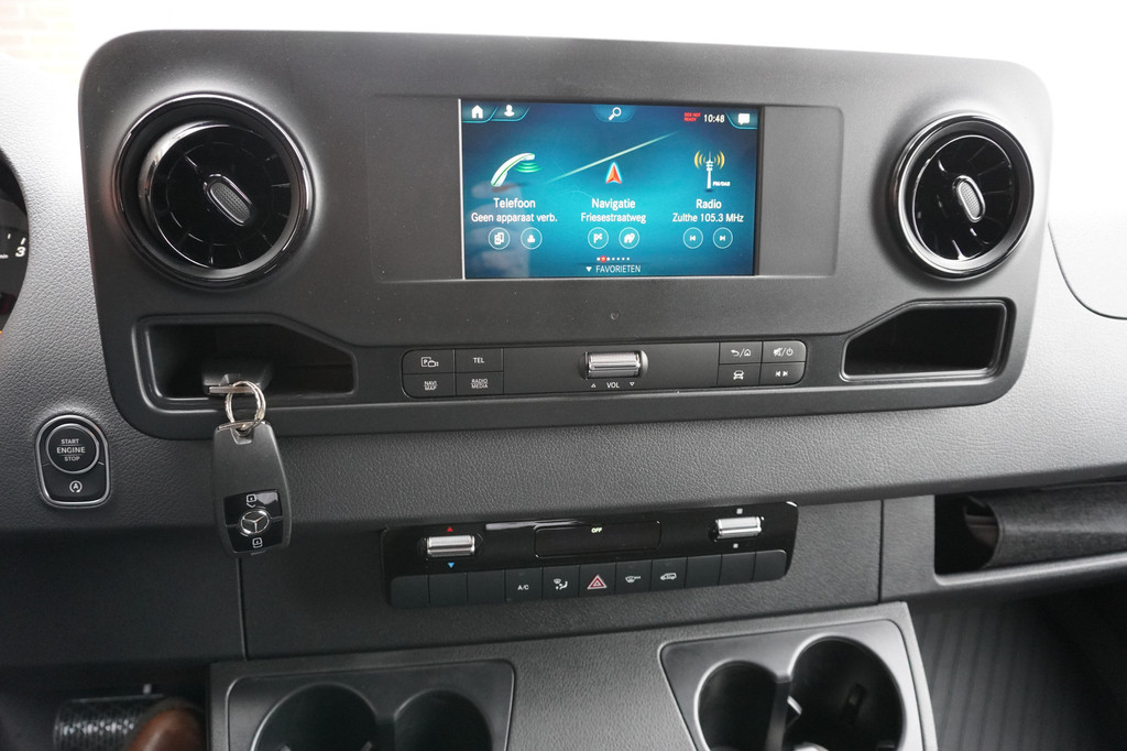 Mercedes-Benz Sprinter 317CDI 170PK L3H2 RWD Automaat Bumpers in de kleur Nr. V105 | Airco | Navi | Cruise | Camera | All season | LM velgen 16