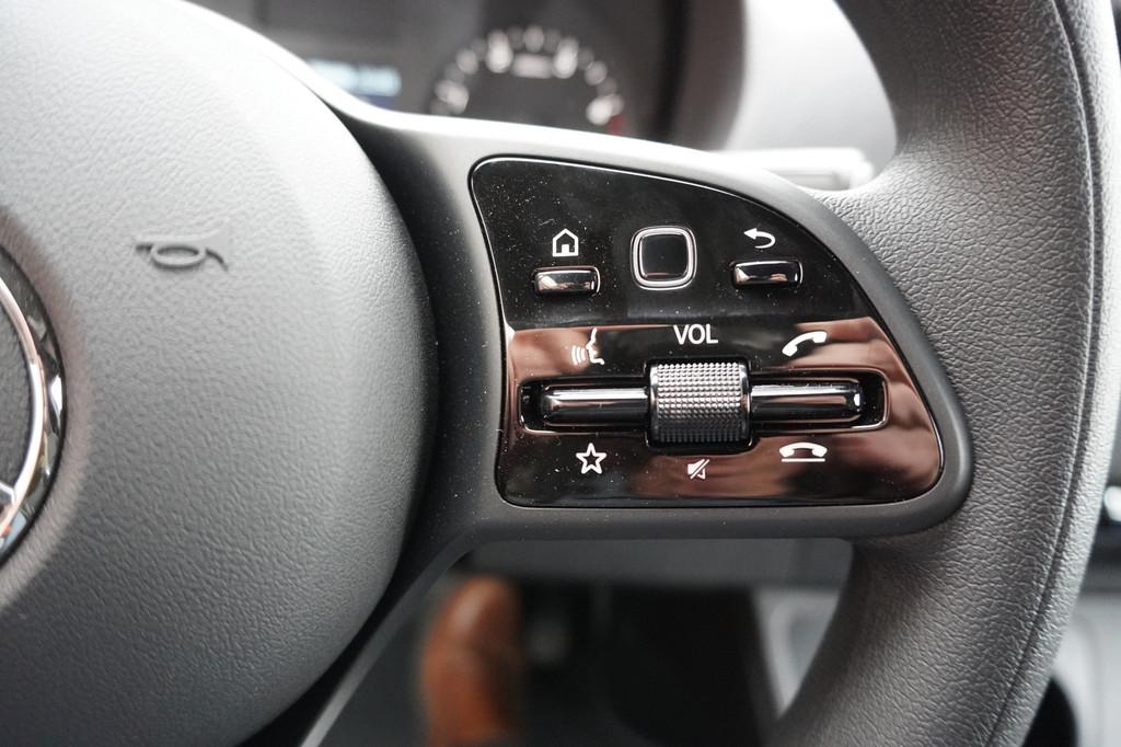 Mercedes-Benz Sprinter 317CDI 170PK L3H2 RWD Automaat Bumpers in de kleur Nr. V105 | Airco | Navi | Cruise | Camera | All season | LM velgen 19