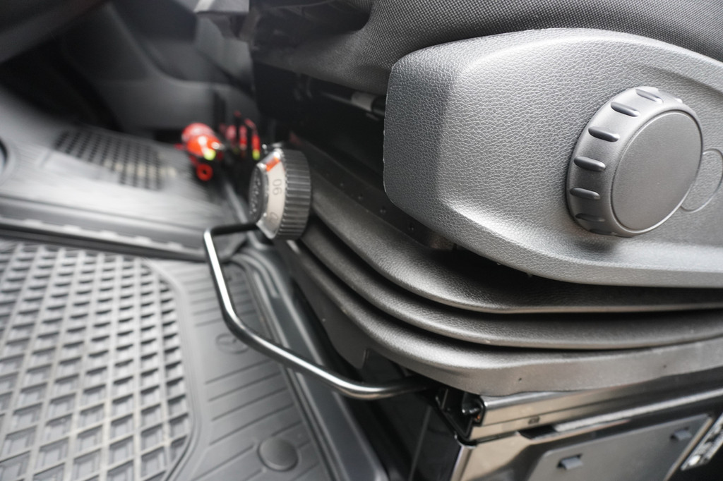 Mercedes-Benz Sprinter 317CDI 170PK L3H2 RWD Automaat Bumpers in de kleur Nr. V105 | Airco | Navi | Cruise | Camera | All season | LM velgen 21