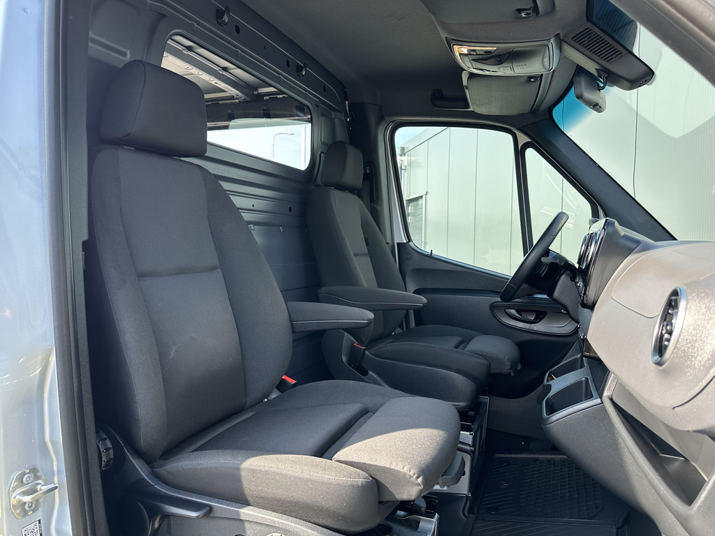 Mercedes-Benz Sprinter 317 CDI 9G-TRONIC / L2H1 / RWD / 3.500 KG AHG / 2x SCHUIFDEUR / CAMERA / CRUISE / BLIND SPOT / CARPLAY 6