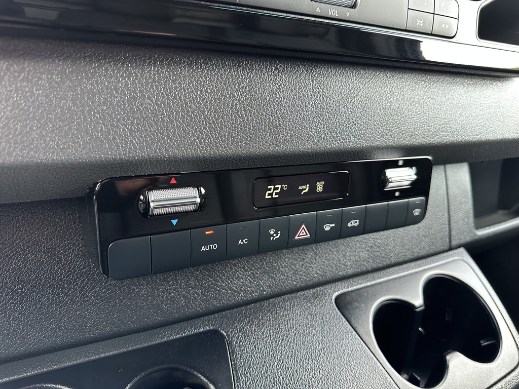 Mercedes-Benz Sprinter 317 CDI 9G-TRONIC RWD / L2H2 / FACELIFT / TREKHAAK 3.5T / CAMERA / BLINDSPOT / DISTRONIC / ADAPTIVE CRUISE / ECC / STOELVERW.......ZEER COMPLEET 17