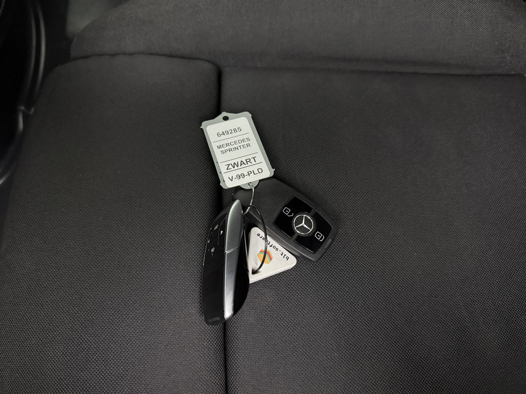 Mercedes-Benz Sprinter 317CDI Automaat L2H2 | Led | Kastinrichting | Navigatie 10 | Camera 10 | Multimedia | Airco | Cruise 5