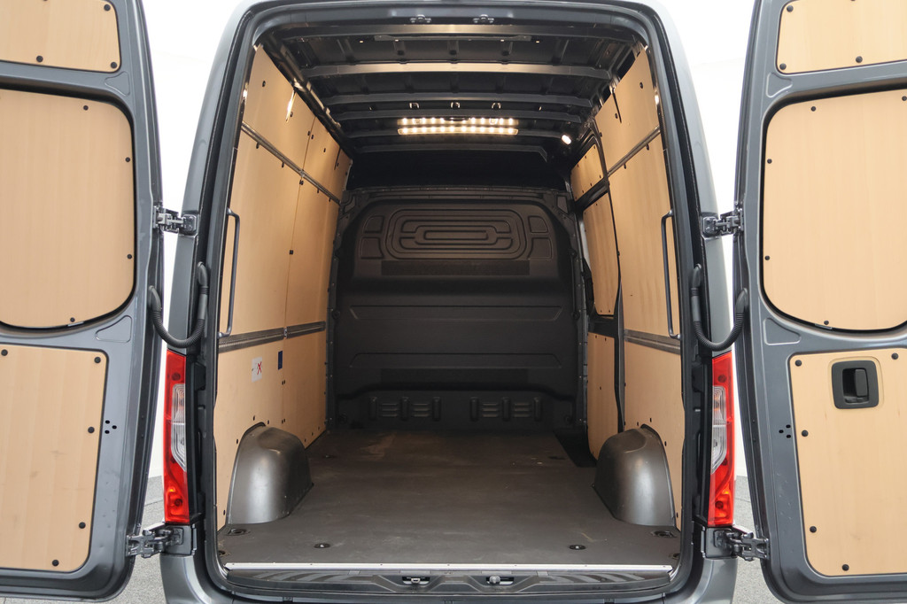 Mercedes-Benz Sprinter 317 CDI Automaat L2H2 Pro 3-Zits, Airco, Cruise, Camera, Navigatie, Bluetooth, PDC, Trekhaak, 18 16