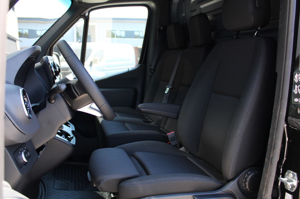 Mercedes-Benz Sprinter 317CDI L2H2 Select - LED - Mbux 10 - 3.5t Trekhaak - Geveerde Stoel - Betimmering - Camera - Carplay - Blind spot - Cruise - Rijklaar 17