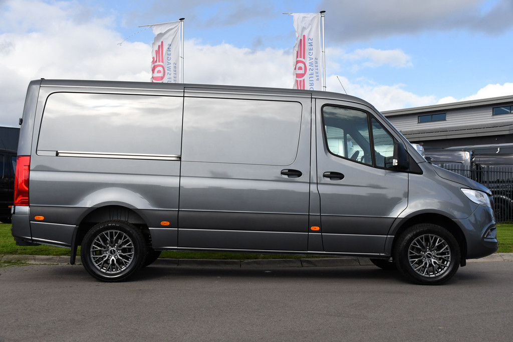Mercedes-Benz Sprinter 319 1.9 CDI L2H1 RWD Camera, Cruise, Carplay, 190pk, 3500kg Trekhaak, Multimedia, BLIS, Uniek! 10