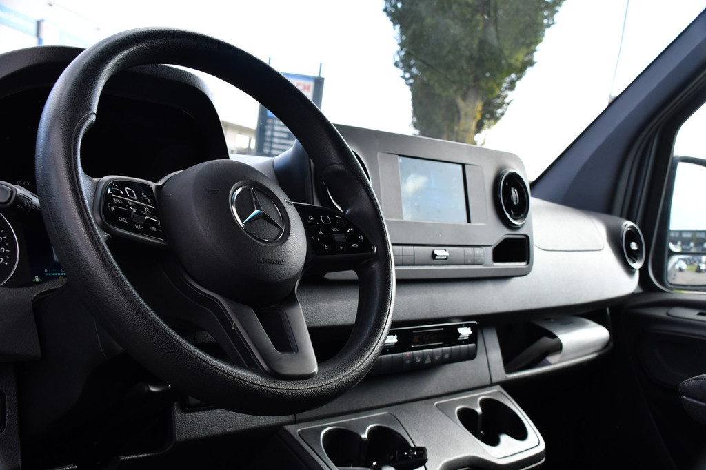 Mercedes-Benz Sprinter 319 1.9 CDI L2H1 RWD Camera, Cruise, Carplay, 190pk, 3500kg Trekhaak, Multimedia, BLIS, Uniek! 12