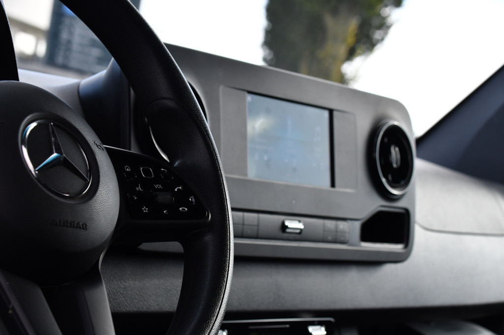 Mercedes-Benz Sprinter 319 1.9 CDI L2H1 RWD Camera, Cruise, Carplay, 190pk, 3500kg Trekhaak, Multimedia, BLIS, Uniek! 13