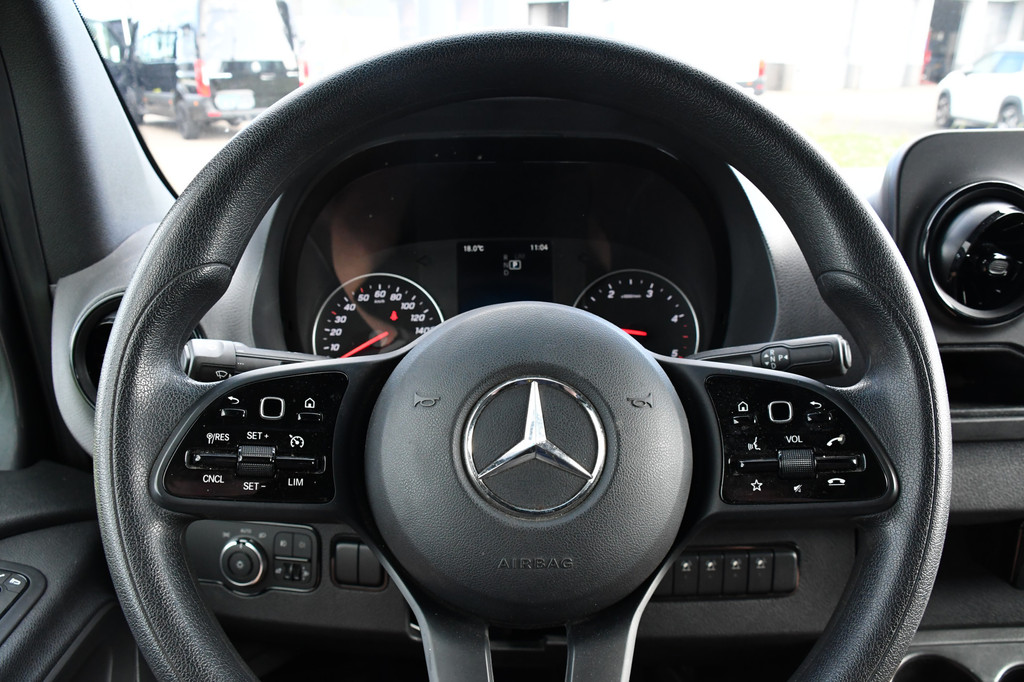 Mercedes-Benz Sprinter 319 1.9 CDI L2H1 RWD Camera, Cruise, Carplay, 190pk, 3500kg Trekhaak, Multimedia, BLIS, Uniek! 14