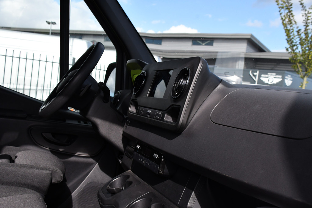 Mercedes-Benz Sprinter 319 1.9 CDI L2H1 RWD Camera, Cruise, Carplay, 190pk, 3500kg Trekhaak, Multimedia, BLIS, Uniek! 19