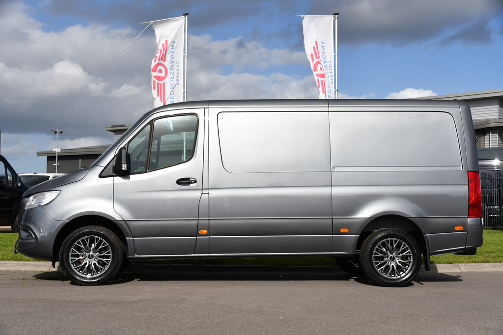 Mercedes-Benz Sprinter 319 1.9 CDI L2H1 RWD Camera, Cruise, Carplay, 190pk, 3500kg Trekhaak, Multimedia, BLIS, Uniek! 9