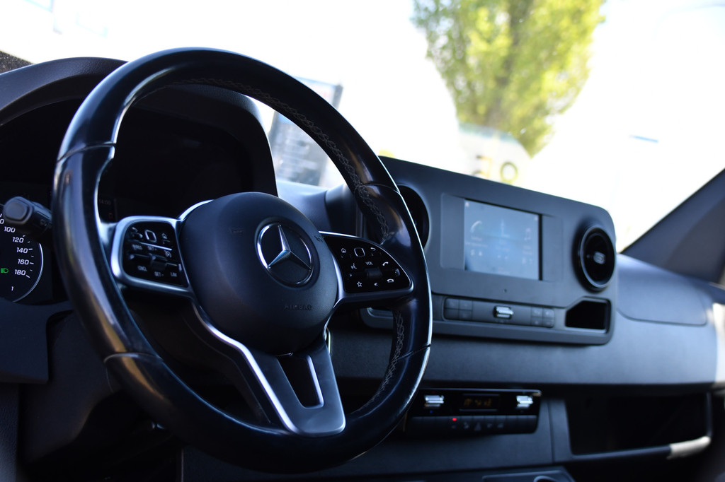 Mercedes-Benz Sprinter 319 1.9 CDI L2H2 RWD Black Edition Camera, Cruise, Carplay, LED, 190pk, Multimedia, Automaat, Geveerde stoel, Sensoren, Trekhaak, Uniek! 12