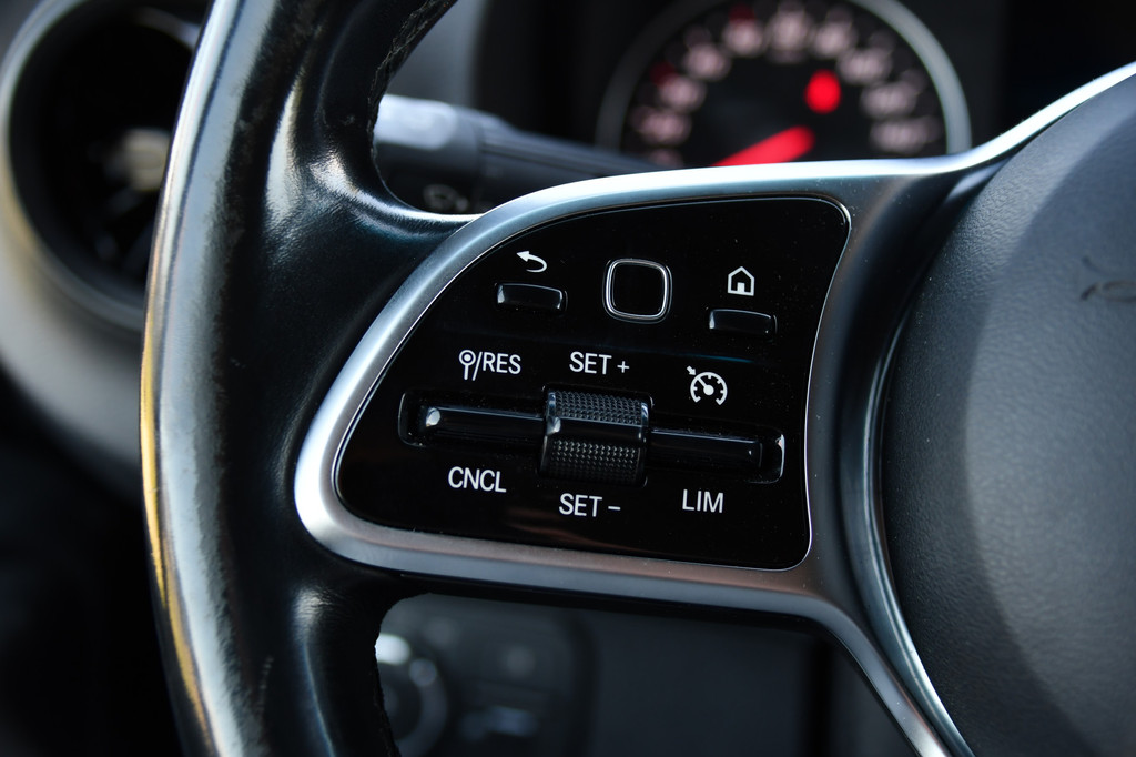Mercedes-Benz Sprinter 319 1.9 CDI L2H2 RWD Black Edition Camera, Cruise, Carplay, LED, 190pk, Multimedia, Automaat, Geveerde stoel, Sensoren, Trekhaak, Uniek! 15