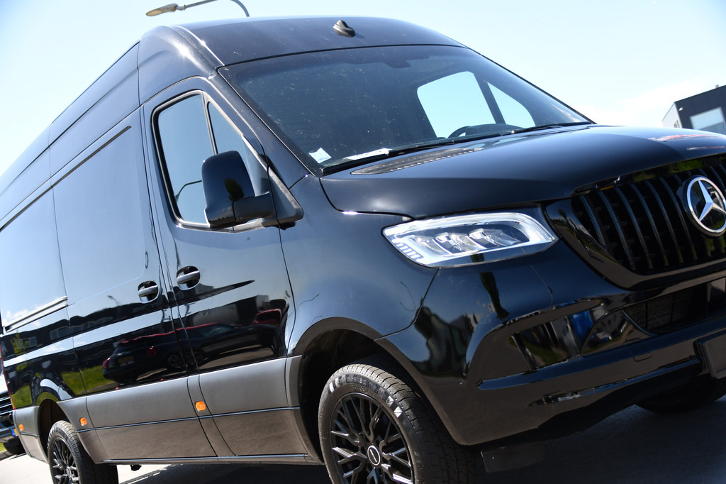 Mercedes-Benz Sprinter 319 1.9 CDI L2H2 RWD Black Edition Camera, Cruise, Carplay, LED, 190pk, Multimedia, Automaat, Geveerde stoel, Sensoren, Trekhaak, Uniek! 17