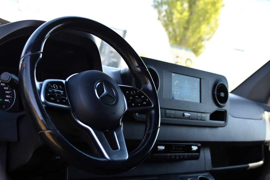 Mercedes-Benz Sprinter 319 1.9 CDI L2H2 RWD Black Edition Camera, Cruise, Carplay, LED, 190pk, Multimedia, Automaat, Geveerde stoel, Sensoren, Trekhaak, Uniek! 2