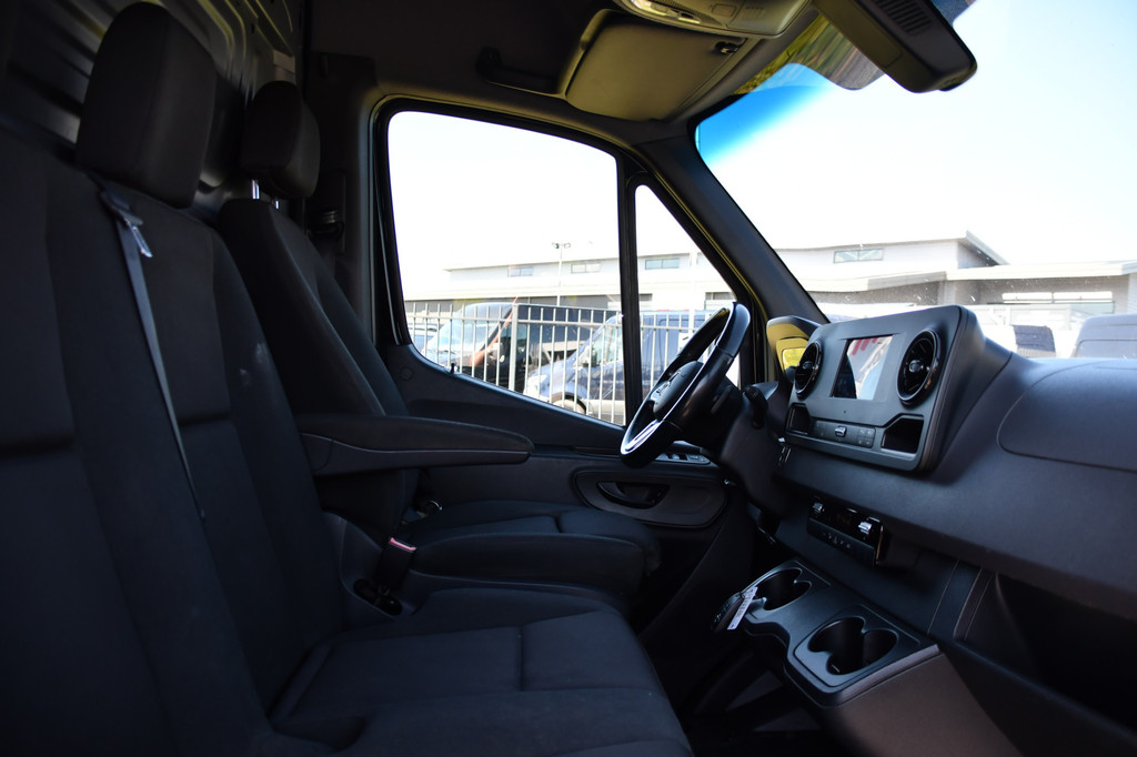 Mercedes-Benz Sprinter 319 1.9 CDI L2H2 RWD Black Edition Camera, Cruise, Carplay, LED, 190pk, Multimedia, Automaat, Geveerde stoel, Sensoren, Trekhaak, Uniek! 21
