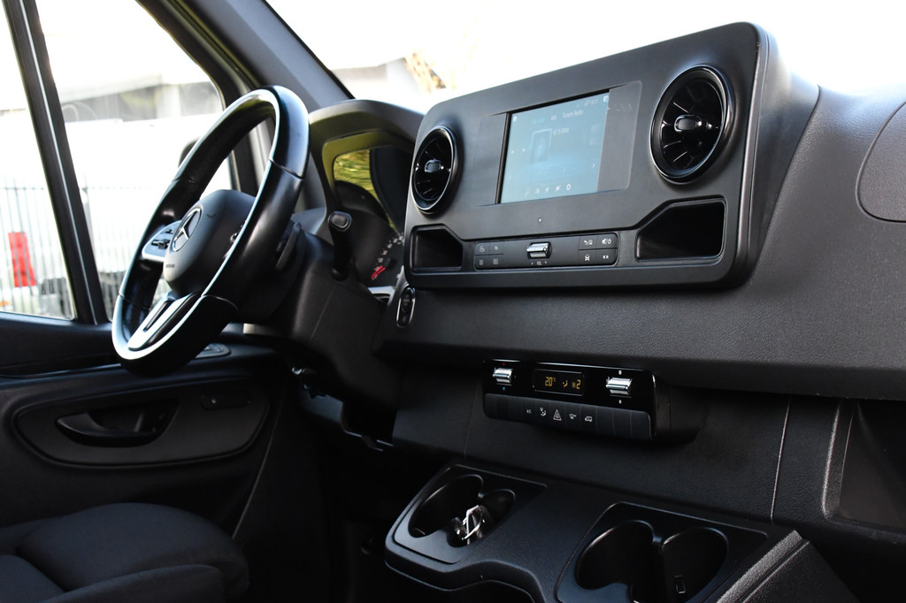 Mercedes-Benz Sprinter 319 1.9 CDI L2H2 RWD PB Edition Camera, Cruise, Carplay, 190pk, LED, 3500kg Trekhaak, Stoelverwarming, Multimedia, Uniek! 13