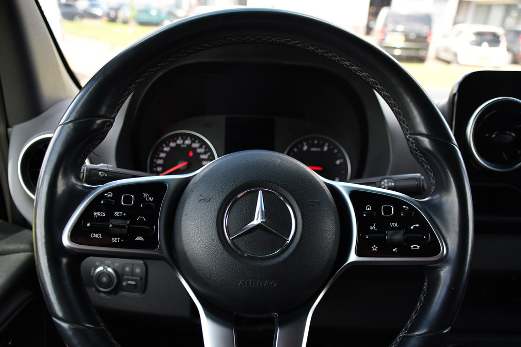 Mercedes-Benz Sprinter 319 3.0 CDI L2H2 Black Edition 360 Camera, Adaptieve Cruise, Carplay, LED, 190pk, Stoelverwarming, Automaat, Standkachel, Uniek! 14