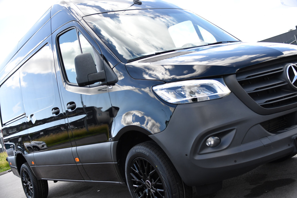 Mercedes-Benz Sprinter 319 3.0 CDI L2H2 Black Edition 360 Camera, Adaptieve Cruise, Carplay, LED, 190pk, Stoelverwarming, Automaat, Standkachel, Uniek! 17
