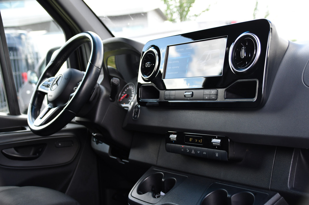 Mercedes-Benz Sprinter 319 3.0 CDI L2H2 Black Edition 360 Camera, Adaptieve Cruise, Carplay, LED, 190pk, Stoelverwarming, Automaat, Standkachel, Uniek! 18