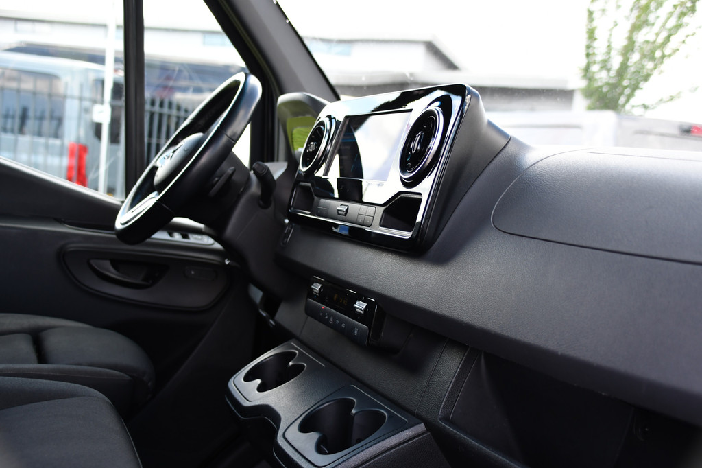 Mercedes-Benz Sprinter 319 3.0 CDI L2H2 Black Edition 360 Camera, Adaptieve Cruise, Carplay, LED, 190pk, Stoelverwarming, Automaat, Standkachel, Uniek! 19