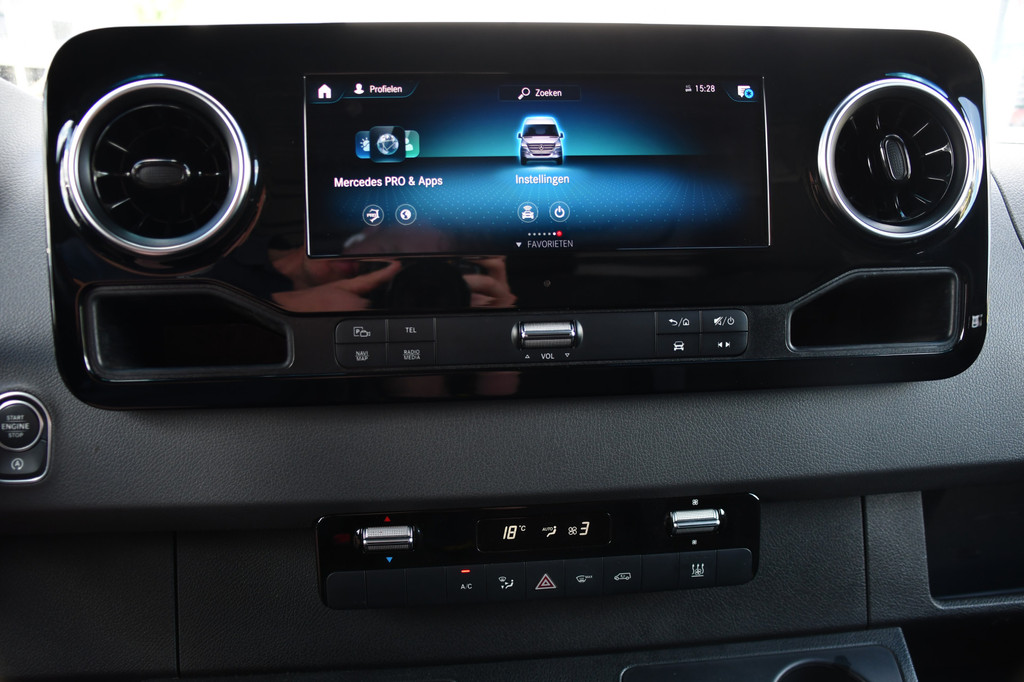 Mercedes-Benz Sprinter 319 3.0 CDI L2H2 Black Edition 360 Camera, Adaptieve Cruise, Carplay, LED, 190pk, Stoelverwarming, Automaat, Standkachel, Uniek! 20