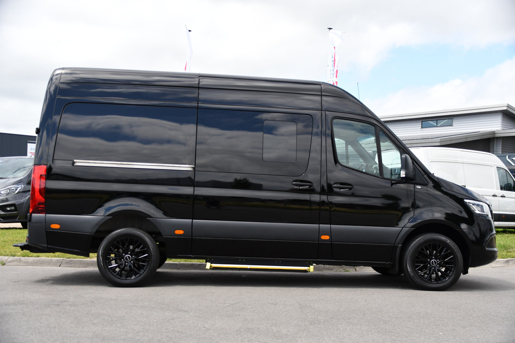 Mercedes-Benz Sprinter 319 3.0 CDI L2H2 DC Black Edition MARGE! Adaptieve Cruise, Camera, LED, Carplay, Standkachel, 10,5 Mbux, Automaat, 3500kg Trekhaak, Uniek! 10