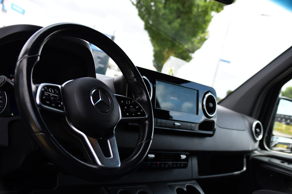 Mercedes-Benz Sprinter 319 3.0 CDI L2H2 DC Black Edition MARGE! Adaptieve Cruise, Camera, LED, Carplay, Standkachel, 10,5 Mbux, Automaat, 3500kg Trekhaak, Uniek! 12