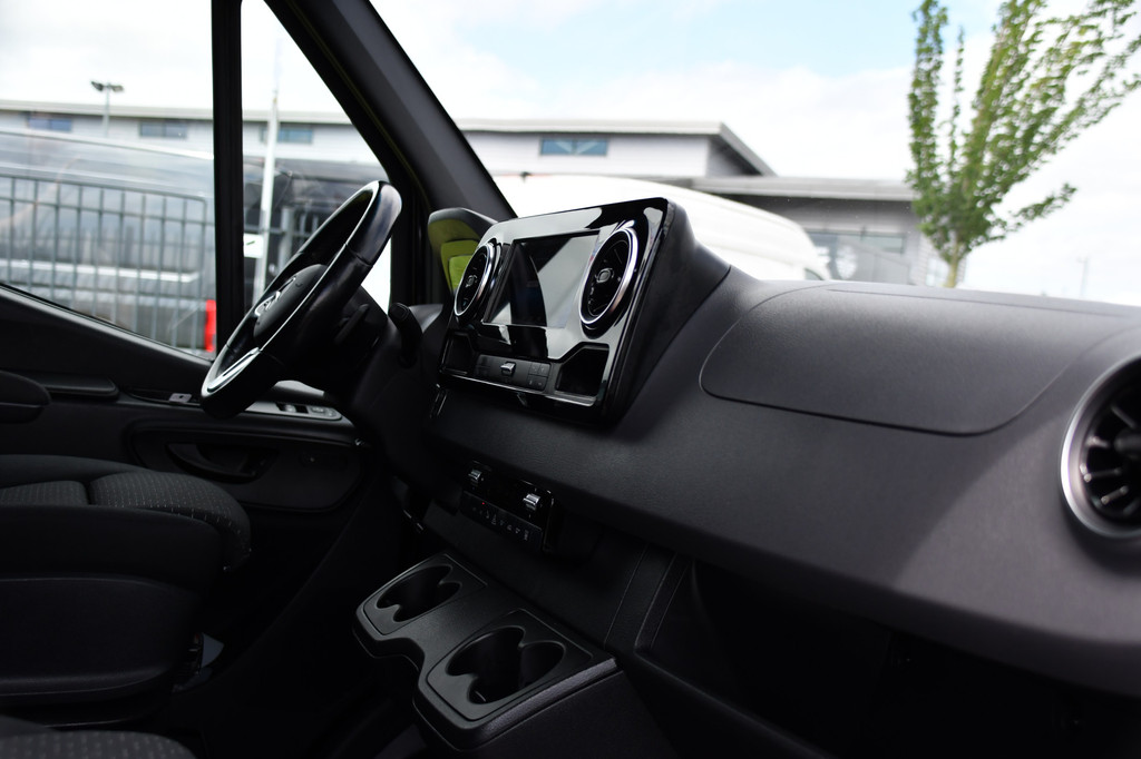 Mercedes-Benz Sprinter 319 3.0 CDI L2H2 DC Black Edition MARGE! Adaptieve Cruise, Camera, LED, Carplay, Standkachel, 10,5 Mbux, Automaat, 3500kg Trekhaak, Uniek! 18