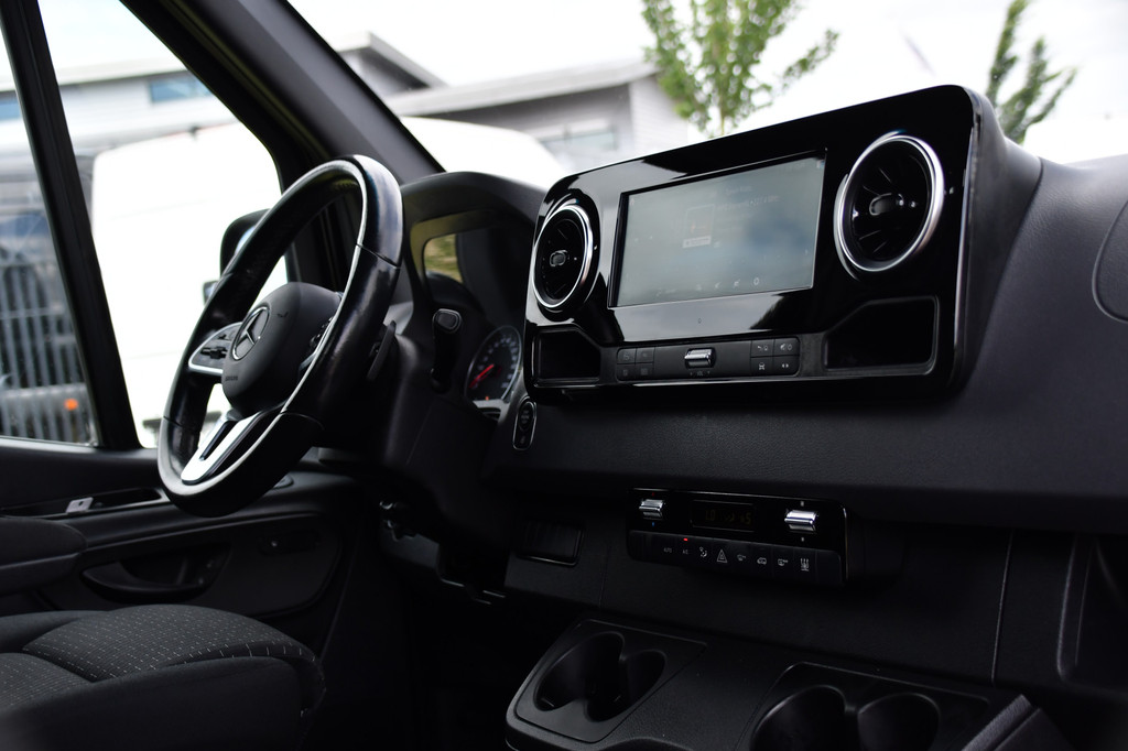 Mercedes-Benz Sprinter 319 3.0 CDI L2H2 DC Black Edition MARGE! Adaptieve Cruise, Camera, LED, Carplay, Standkachel, 10,5 Mbux, Automaat, 3500kg Trekhaak, Uniek! 19