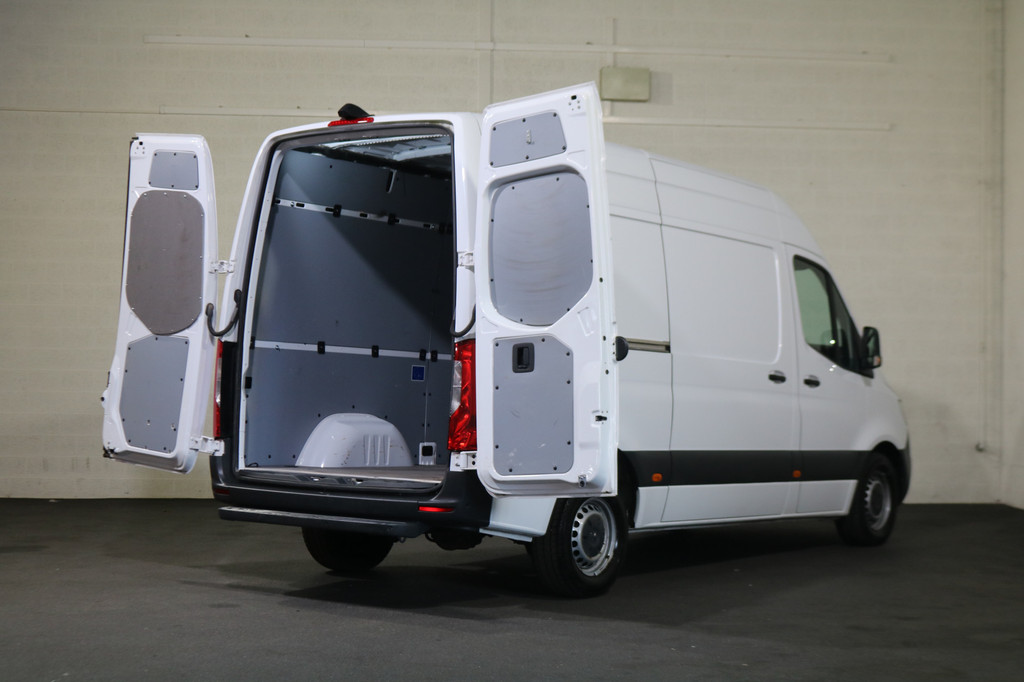 Mercedes-Benz Sprinter 319 3.0 V6 CDI L2 H2 Automaat Airco Navigatie Camera 11