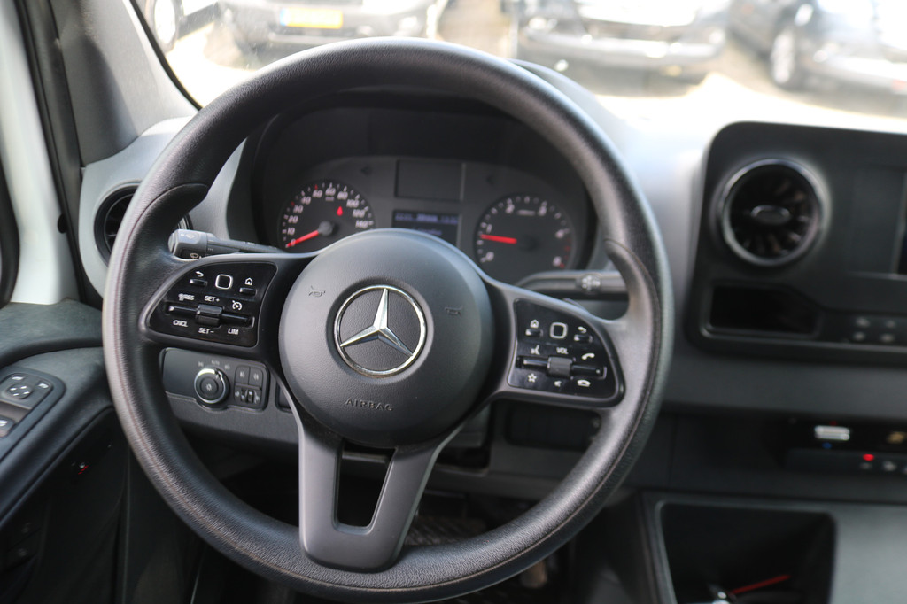Mercedes-Benz Sprinter 319 3.0 V6 CDI L2 H2 Automaat Airco Navigatie Camera 19