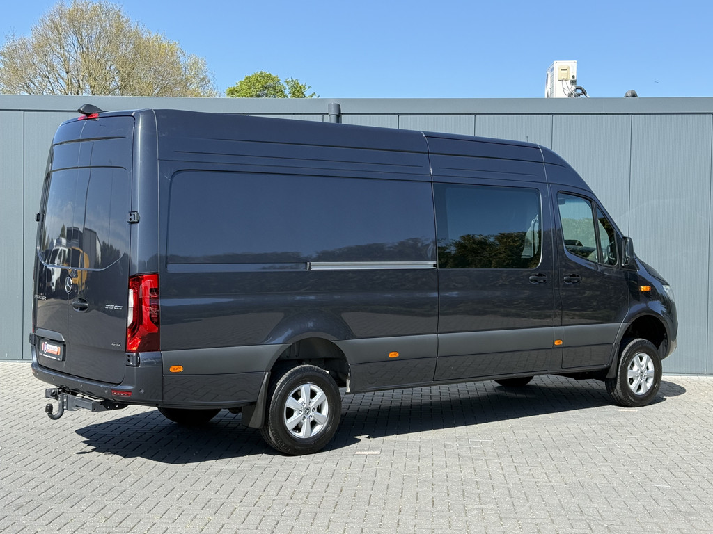 Mercedes-Benz Sprinter 319 CDI 191 PK 4x4 AUTOMAAT FACELIFT BPM VRIJ !! / L3H2 / STUUR EN STOELVERWARMING / 2.8 TONS TREKHAAK / CAMERA / ADAPTIVE CRUISE / AIRCO......... ZEER COMPLEET !! 3