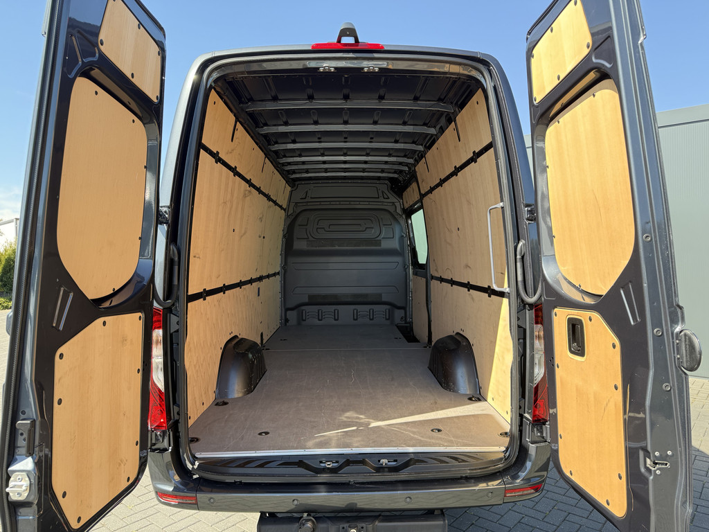 Mercedes-Benz Sprinter 319 CDI 191 PK 4x4 AUTOMAAT FACELIFT BPM VRIJ !! / L3H2 / STUUR EN STOELVERWARMING / 2.8 TONS TREKHAAK / CAMERA / ADAPTIVE CRUISE / AIRCO......... ZEER COMPLEET !! 6