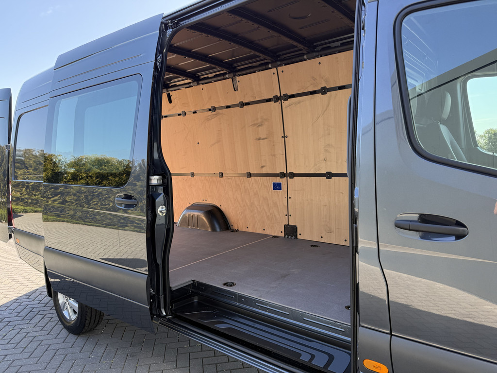 Mercedes-Benz Sprinter 319 CDI 191 PK 4x4 AUTOMAAT FACELIFT BPM VRIJ !! / L3H2 / STUUR EN STOELVERWARMING / 2.8 TONS TREKHAAK / CAMERA / ADAPTIVE CRUISE / AIRCO......... ZEER COMPLEET !! 7