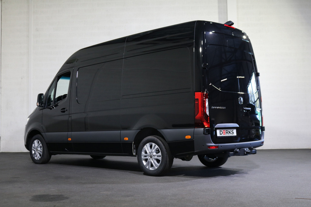 Mercedes-Benz Sprinter 319 CDI L2 H2 Airco Navigatie 3.5T Trekhaak 360 graden Camera Adapt. Cruise 10