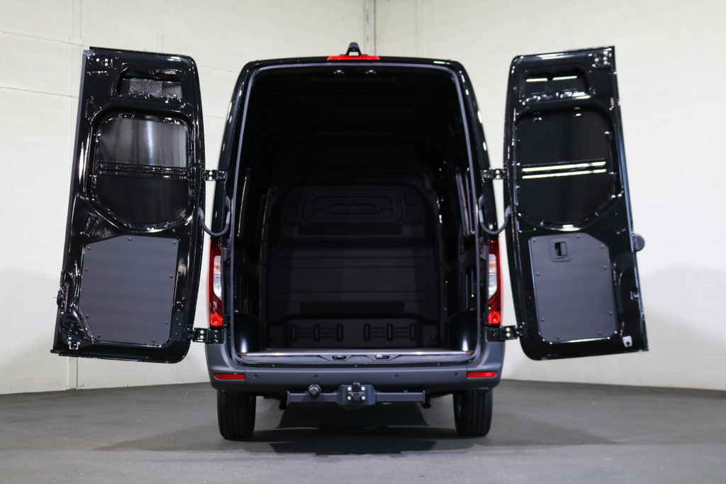 Mercedes-Benz Sprinter 319 CDI L2 H2 Airco Navigatie 3.5T Trekhaak 360 graden Camera Adapt. Cruise 12