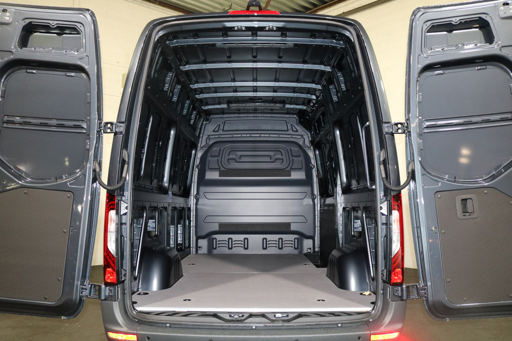 Mercedes-Benz Sprinter 319 CDI L2 H2 Airco Navigatie 3.5T Trekhaak Camera Adap. Cruise 15