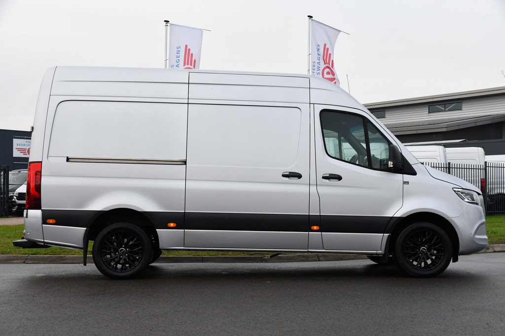 Mercedes-Benz Sprinter 319 V6 3.0 CDI L2H2 AMG Edition Adaptieve Cruise, 360 Camera, Carplay, 10,5 Mbux, LED, Automaat, Standkachel, Stoelverwarming, Trekhaak, Uniek! 10
