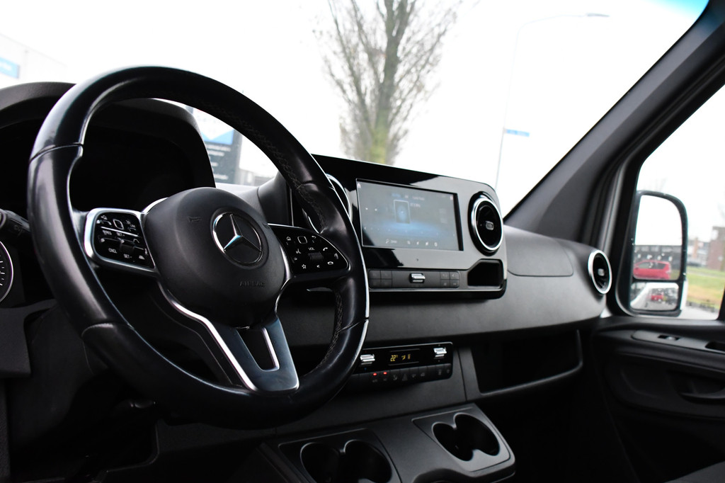Mercedes-Benz Sprinter 319 V6 3.0 CDI L2H2 AMG Edition Adaptieve Cruise, 360 Camera, Carplay, 10,5 Mbux, LED, Automaat, Standkachel, Stoelverwarming, Trekhaak, Uniek! 12