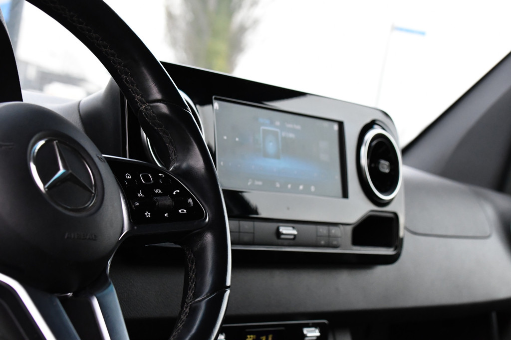 Mercedes-Benz Sprinter 319 V6 3.0 CDI L2H2 AMG Edition Adaptieve Cruise, 360 Camera, Carplay, 10,5 Mbux, LED, Automaat, Standkachel, Stoelverwarming, Trekhaak, Uniek! 13