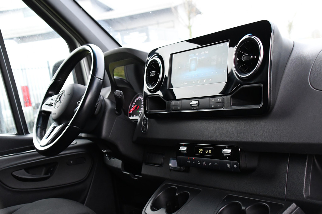 Mercedes-Benz Sprinter 319 V6 3.0 CDI L2H2 AMG Edition Adaptieve Cruise, 360 Camera, Carplay, 10,5 Mbux, LED, Automaat, Standkachel, Stoelverwarming, Trekhaak, Uniek! 15