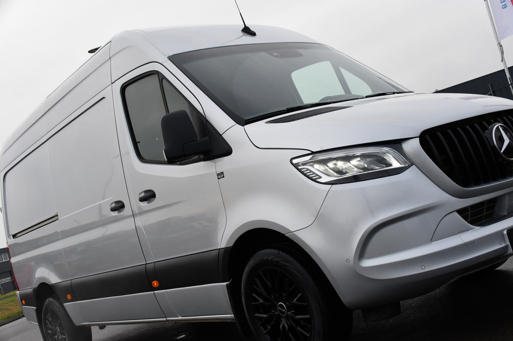 Mercedes-Benz Sprinter 319 V6 3.0 CDI L2H2 AMG Edition Adaptieve Cruise, 360 Camera, Carplay, 10,5 Mbux, LED, Automaat, Standkachel, Stoelverwarming, Trekhaak, Uniek! 17