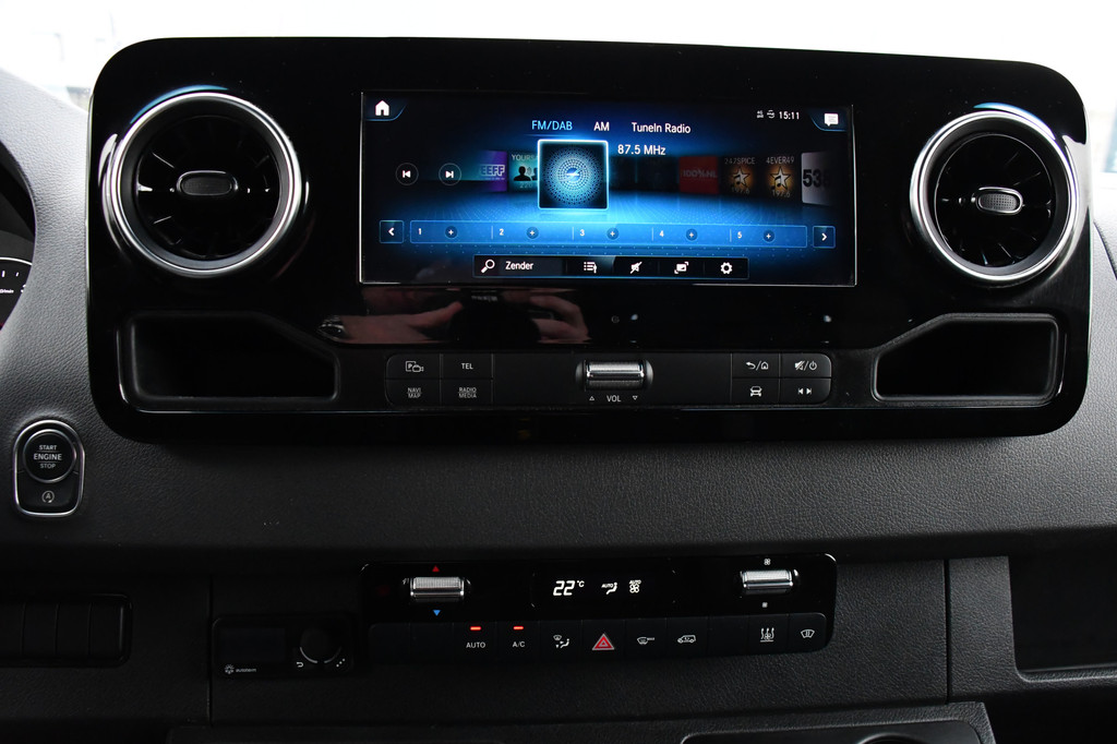 Mercedes-Benz Sprinter 319 V6 3.0 CDI L2H2 AMG Edition Adaptieve Cruise, 360 Camera, Carplay, 10,5 Mbux, LED, Automaat, Standkachel, Stoelverwarming, Trekhaak, Uniek! 18