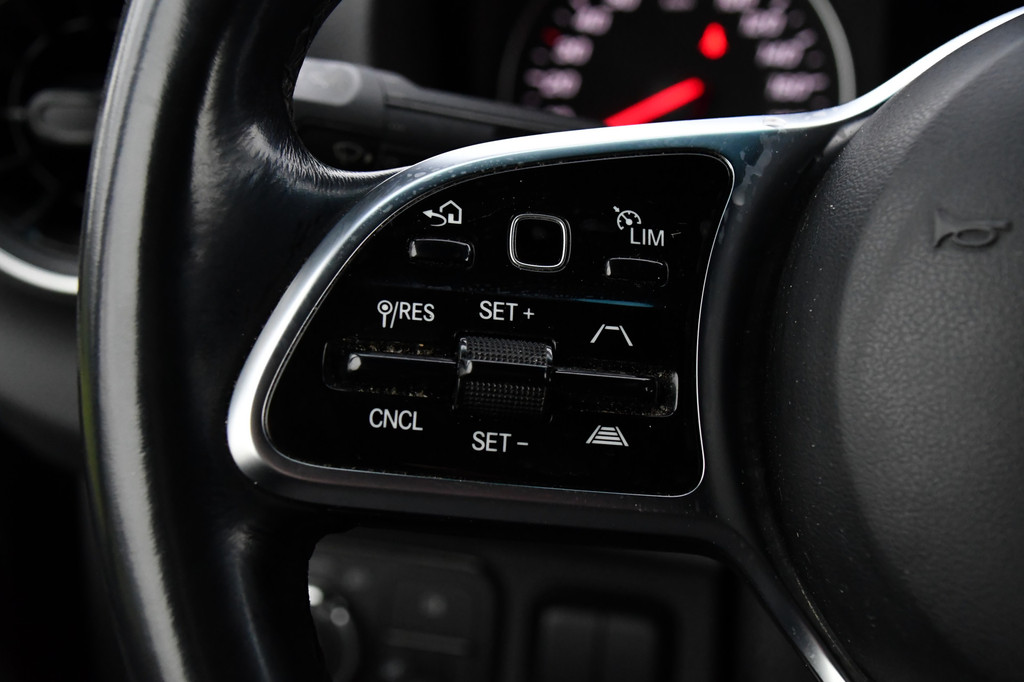 Mercedes-Benz Sprinter 319 V6 3.0 CDI L2H2 AMG Edition Adaptieve Cruise, 360 Camera, Carplay, 10,5 Mbux, LED, Automaat, Standkachel, Stoelverwarming, Trekhaak, Uniek! 19